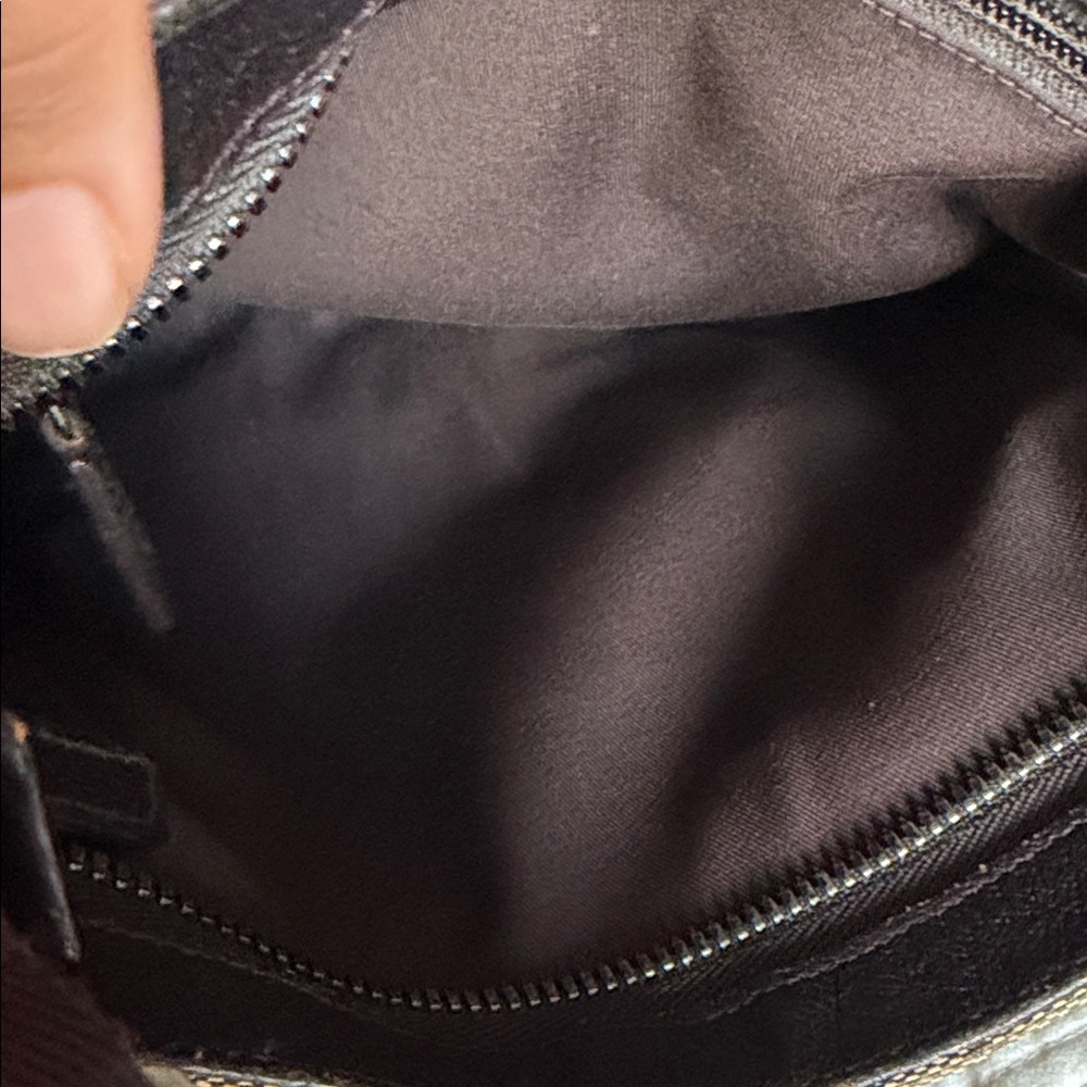 Gucci Tan and Brown Monogram Shoulder Bag - Picture 6 of 14